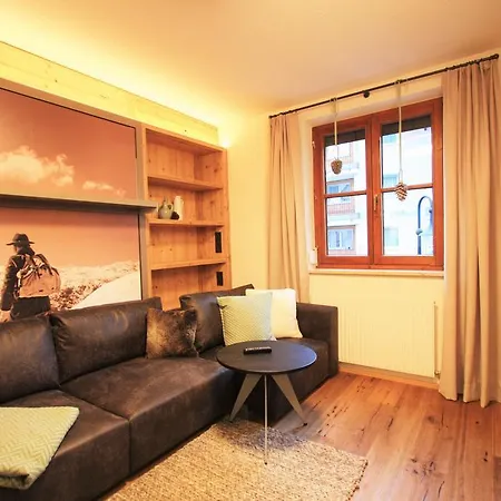 Dorfplatzl Apartment *